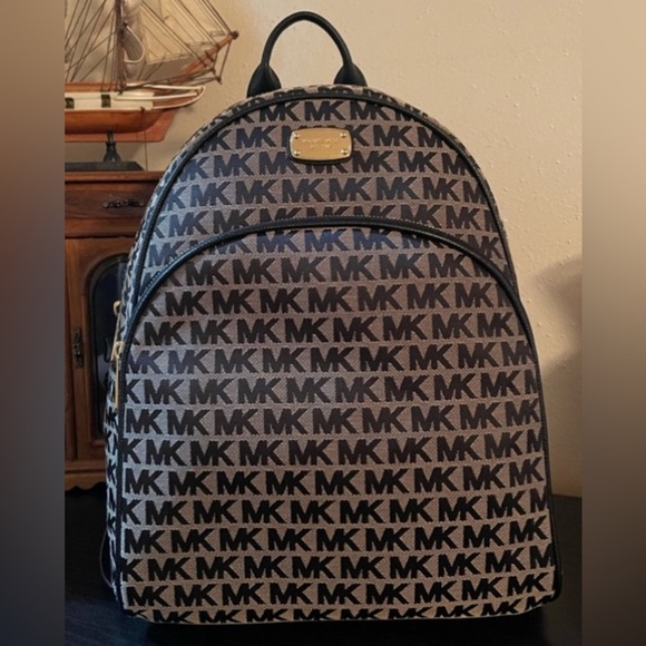 Michael Kors Black Jaquard Signature Canvas with Leather Straps Abbey Backpack - Picture 8 of 16